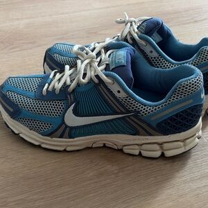 Nike Blue and Cream Running Shoes